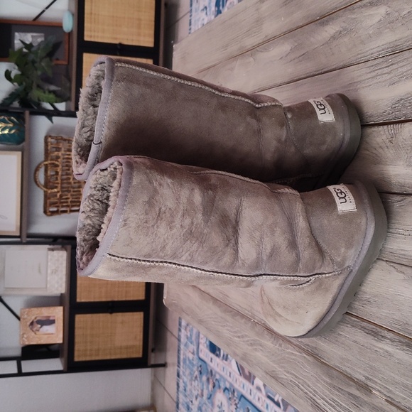 UGG SUEDE TALL BOOTS IN GREY 🩶 SIZE WOMANS 6 🩶 - Picture 4 of 12